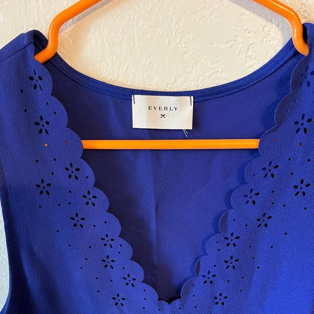 Beautiful scalloped everly dress. - Picture 2 of 8